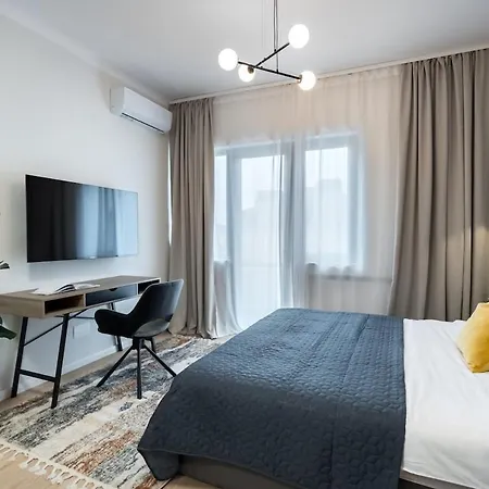 Sunny 3br Large Flat - Amzei Square - 3 Balconies Boekarest