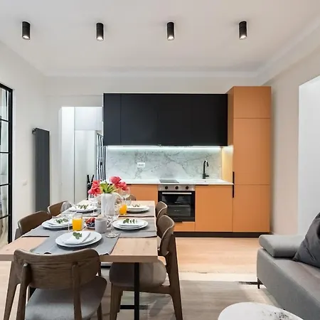 Sunny 3br Large Flat - Amzei Square - 3 Balconies Boekarest