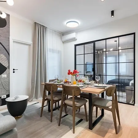 Sunny 3br Large Flat - Amzei Square - 3 Balconies Διαμέρισμα