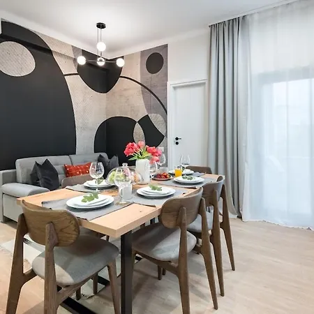 Sunny 3br Large Flat - Amzei Square - 3 Balconies *