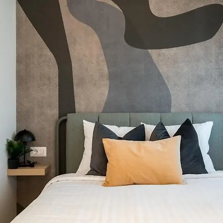 Sunny 3br Large Flat - Amzei Square - 3 Balconies