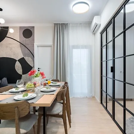 Sunny 3br Large Flat - Amzei Square - 3 Balconies 公寓