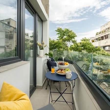 Sunny 3br Large Flat - Amzei Square - 3 Balconies *