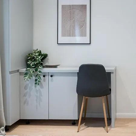 Sunny 3br Large Flat - Amzei Square - 3 Balconies 布加勒斯特