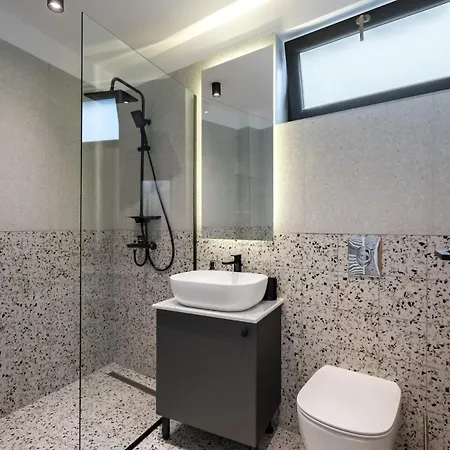 Sunny 3br Large Flat - Amzei Square - 3 Balconies