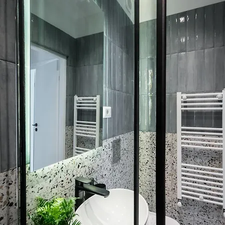 Sunny 3br Large Flat - Amzei Square - 3 Balconies *