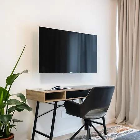 Sunny 3br Large Flat - Amzei Square - 3 Balconies 公寓 *