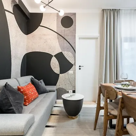 Sunny 3br Large Flat - Amzei Square - 3 Balconies Boekarest