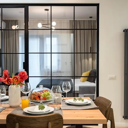 Sunny 3br Large Flat - Amzei Square - 3 Balconies * Boekarest