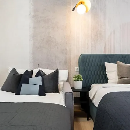 公寓 Sunny 3br Large Flat - Amzei Square - 3 Balconies