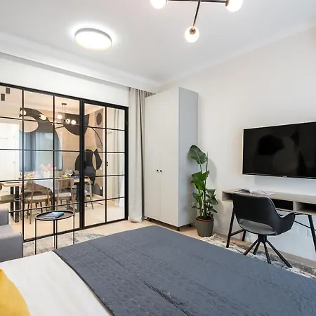 Sunny 3br Large Flat - Amzei Square - 3 Balconies 公寓 *