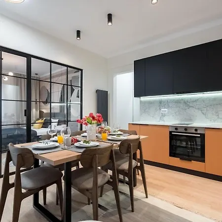 Sunny 3br Large Flat - Amzei Square - 3 Balconies Διαμέρισμα *