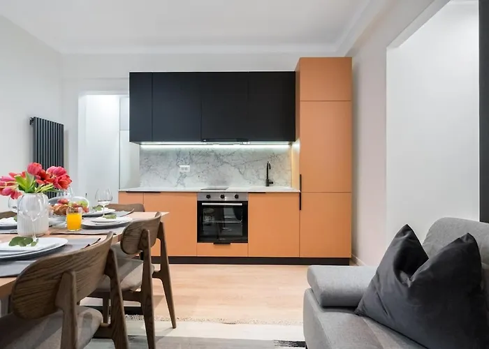 شقة Sunny 3br Large Flat - Amzei Square - 3 Balconies