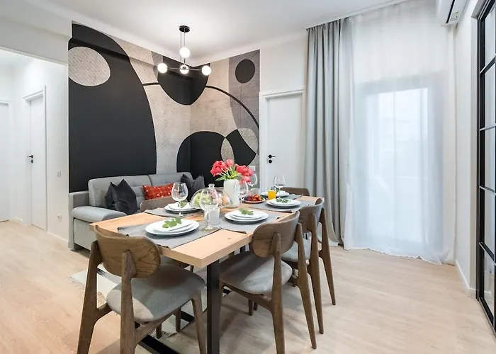 Sunny 3br Large Flat - Amzei Square - 3 Balconies *