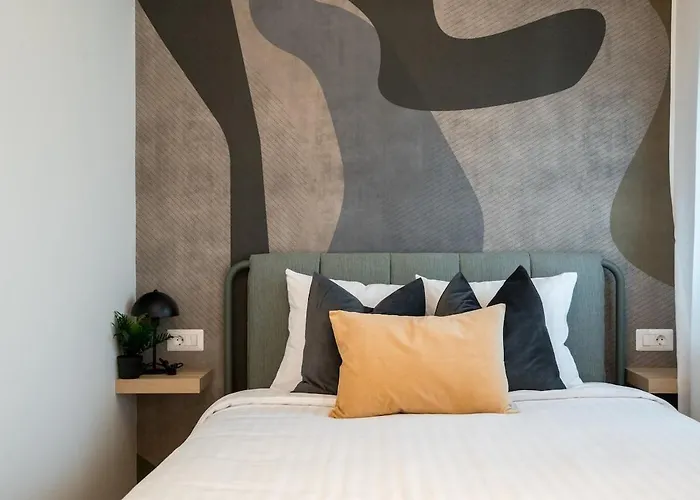 Sunny 3br Large Flat - Amzei Square - 3 Balconies