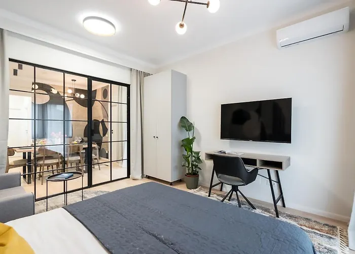 Sunny 3br Large Flat - Amzei Square - 3 Balconies Апартаменти *