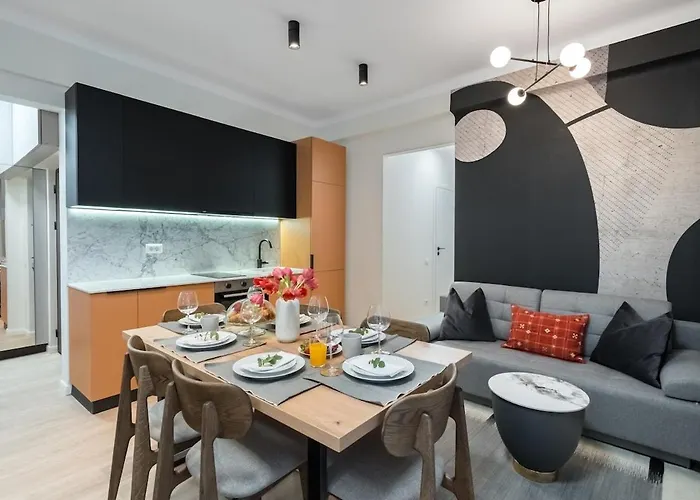 Sunny 3br Large Flat - Amzei Square - 3 Balconies Апартаменти Бухарест