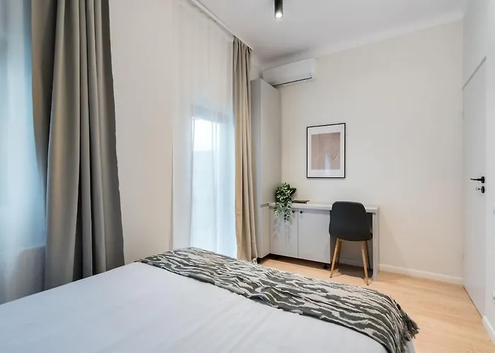 Апартаменти Sunny 3br Large Flat - Amzei Square - 3 Balconies Бухарест