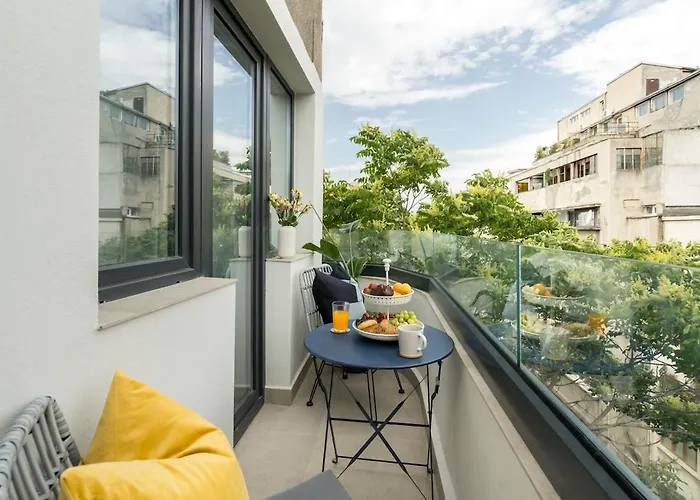 Sunny 3br Large Flat - Amzei Square - 3 Balconies *