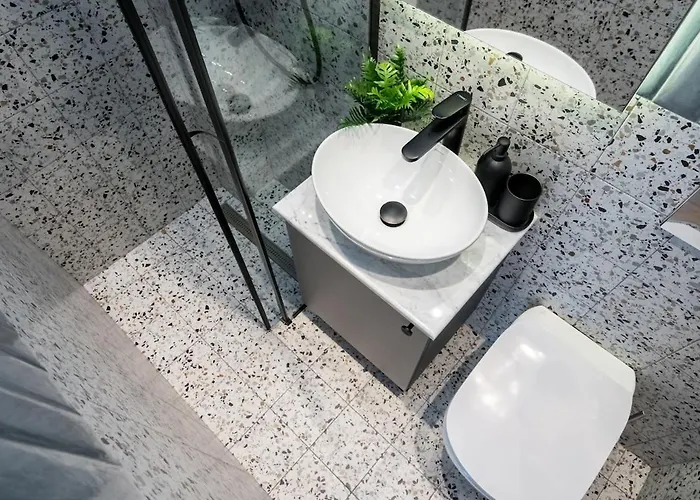 Sunny 3br Large Flat - Amzei Square - 3 Balconies