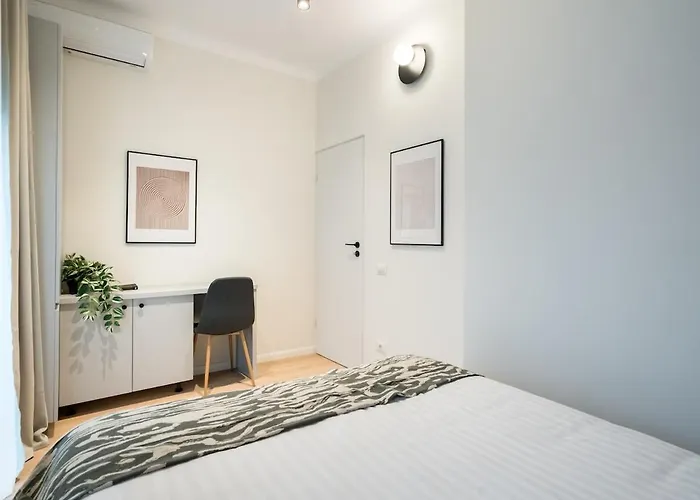 شقة Sunny 3br Large Flat - Amzei Square - 3 Balconies