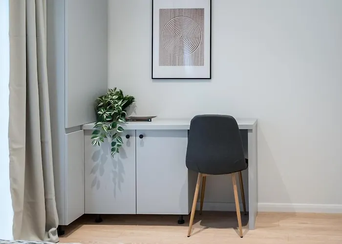 Sunny 3br Large Flat - Amzei Square - 3 Balconies بوخارست