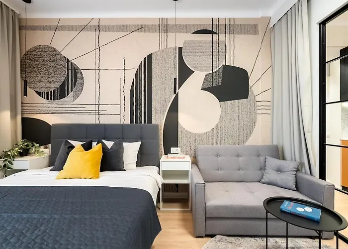 Sunny 3br Large Flat - Amzei Square - 3 Balconies * بوخارست