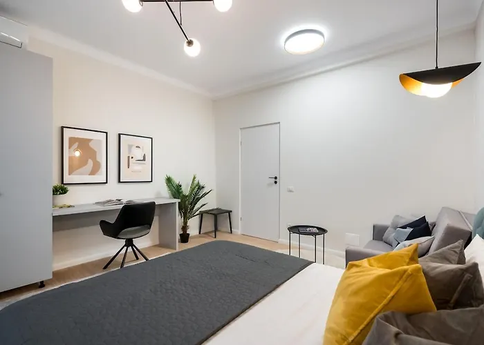 شقة Sunny 3br Large Flat - Amzei Square - 3 Balconies