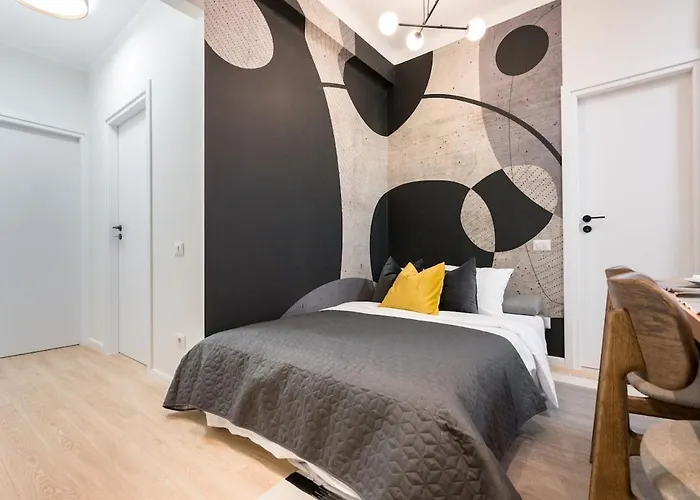 Апартаменти Sunny 3br Large Flat - Amzei Square - 3 Balconies Бухарест