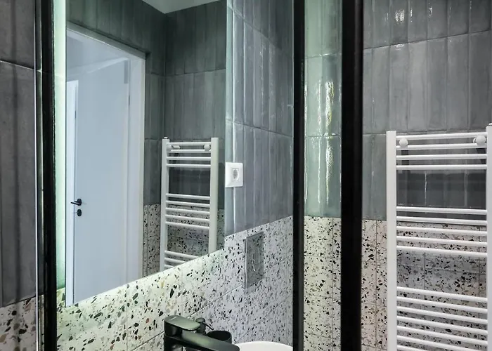 Sunny 3br Large Flat - Amzei Square - 3 Balconies *