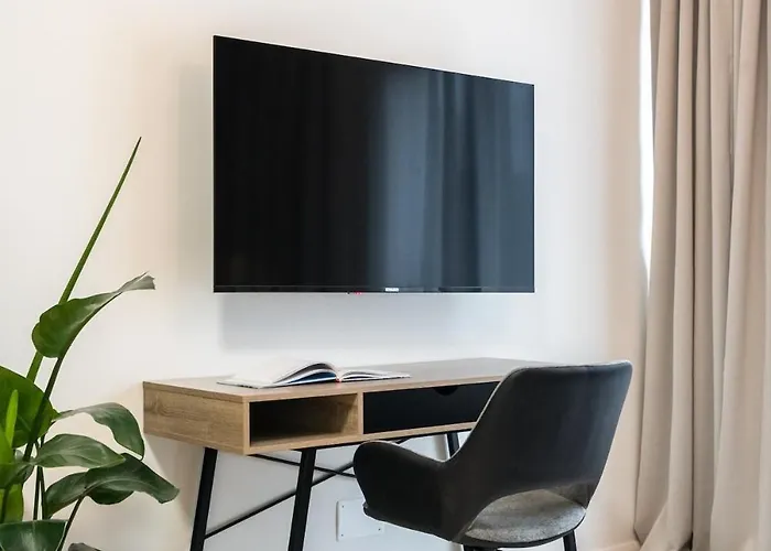 Sunny 3br Large Flat - Amzei Square - 3 Balconies Апартаменти *