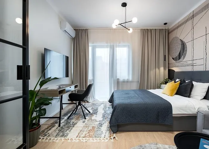 Sunny 3br Large Flat - Amzei Square - 3 Balconies Апартаменти Бухарест