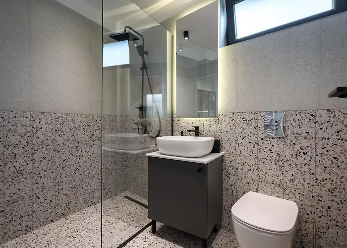 Sunny 3br Large Flat - Amzei Square - 3 Balconies *