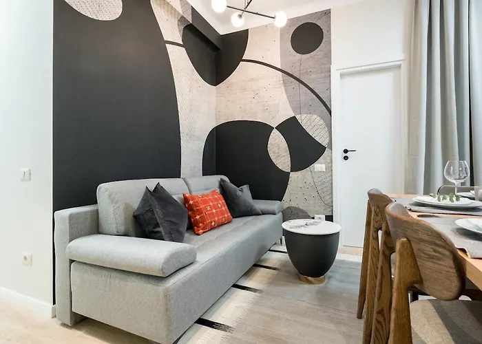 Sunny 3br Large Flat - Amzei Square - 3 Balconies