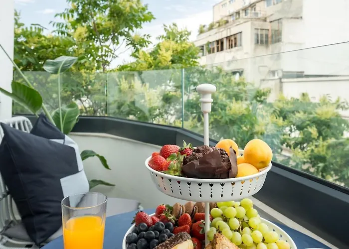 Sunny 3br Large Flat - Amzei Square - 3 Balconies 아파트