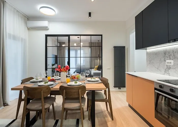 아파트 Sunny 3br Large Flat - Amzei Square - 3 Balconies *
