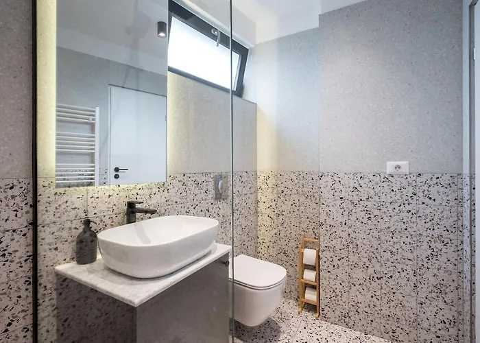 아파트 Sunny 3br Large Flat - Amzei Square - 3 Balconies *