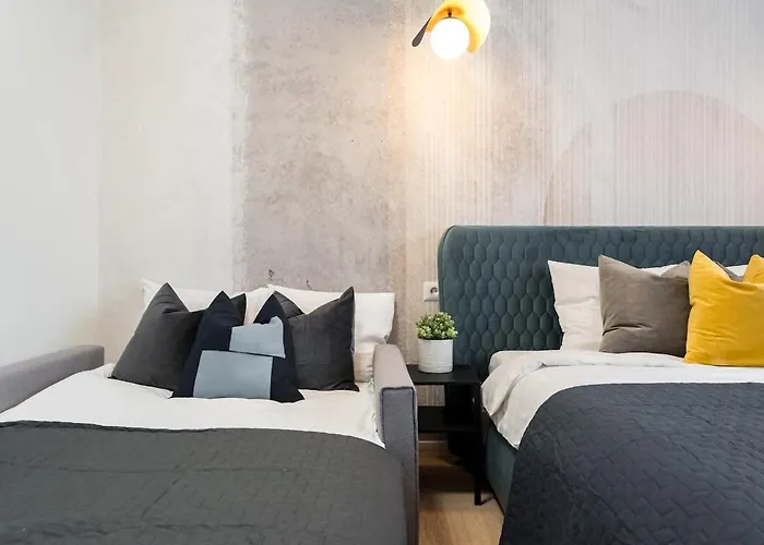 아파트 Sunny 3br Large Flat - Amzei Square - 3 Balconies