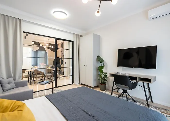 Sunny 3br Large Flat - Amzei Square - 3 Balconies 아파트 *