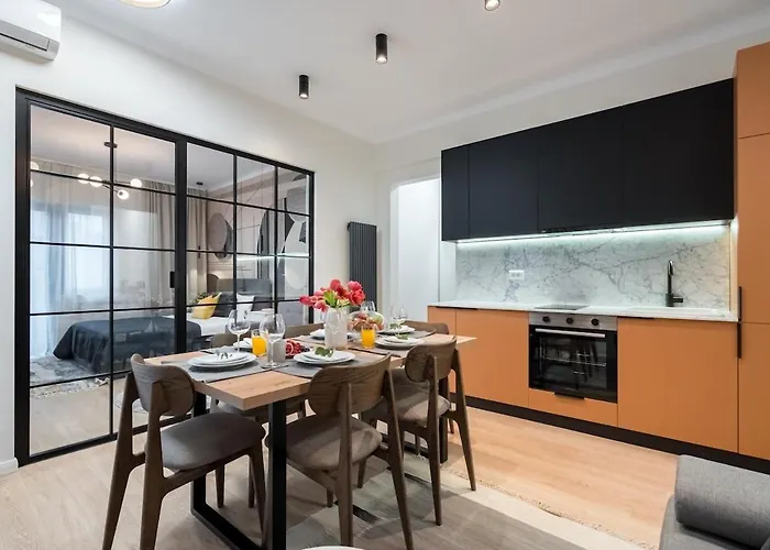 Sunny 3br Large Flat - Amzei Square - 3 Balconies 아파트 *