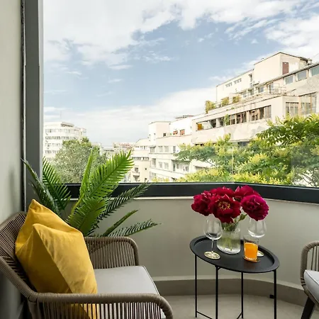 Sunny 3br Large Flat - Amzei Square - 3 Balconies Апартаменты Бухарест