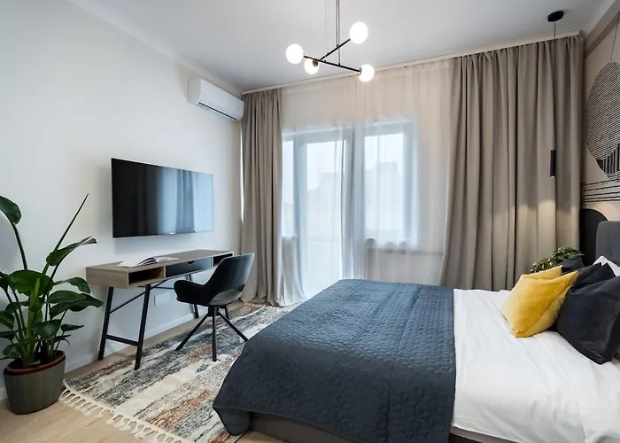 Sunny 3br Large Flat - Amzei Square - 3 Balconies Бухарест