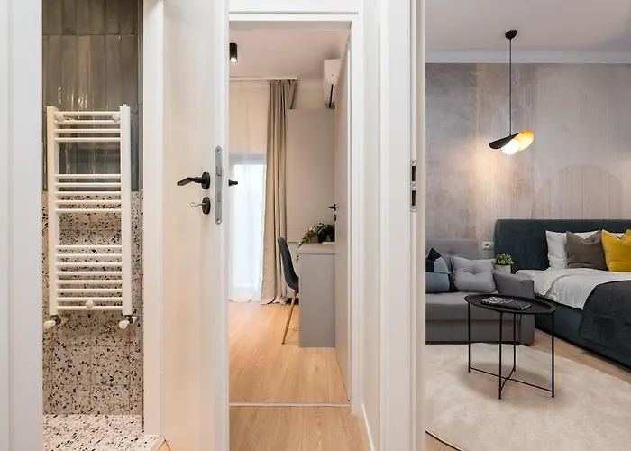 Sunny 3br Large Flat - Amzei Square - 3 Balconies Бухарест