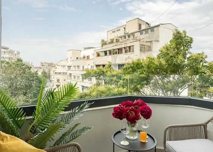 Апартаменты Sunny 3br Large Flat - Amzei Square - 3 Balconies *
