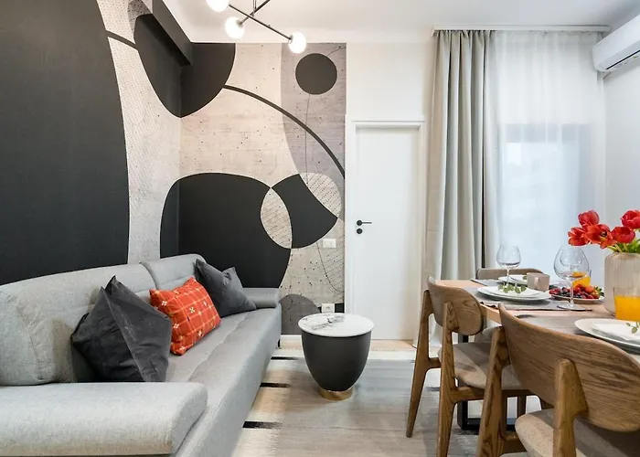 Sunny 3br Large Flat - Amzei Square - 3 Balconies Бухарест